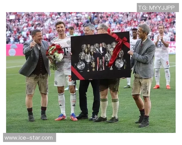 拜仁慕尼黑连庄九届德甲冠军，豪取冠军奖杯